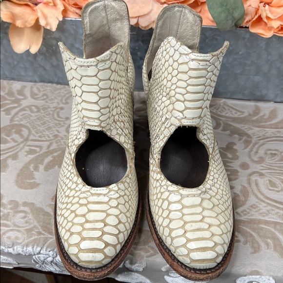 Freebird Blade Booties Size 5 - Picture 2 of 11